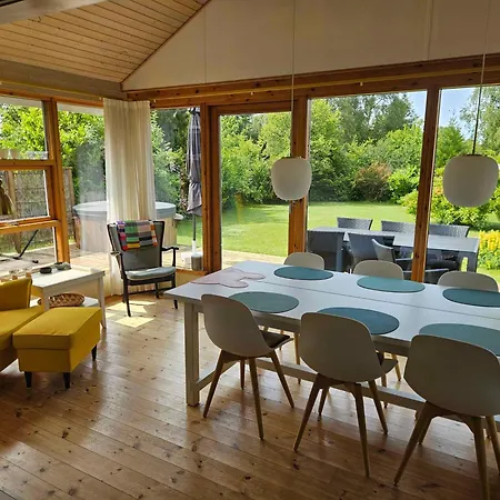 Cozy With Wilderness Bath Дом отдыха *